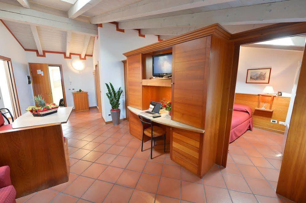 Residence Del Messaggero Rovereto  Eksteriør billede